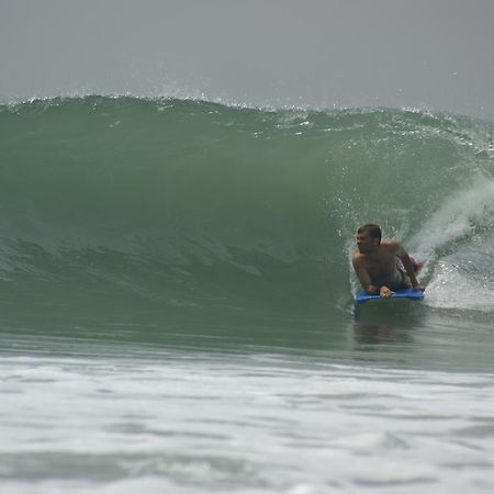 Kame Surf Camp Hotell Assinie Eksteriør bilde