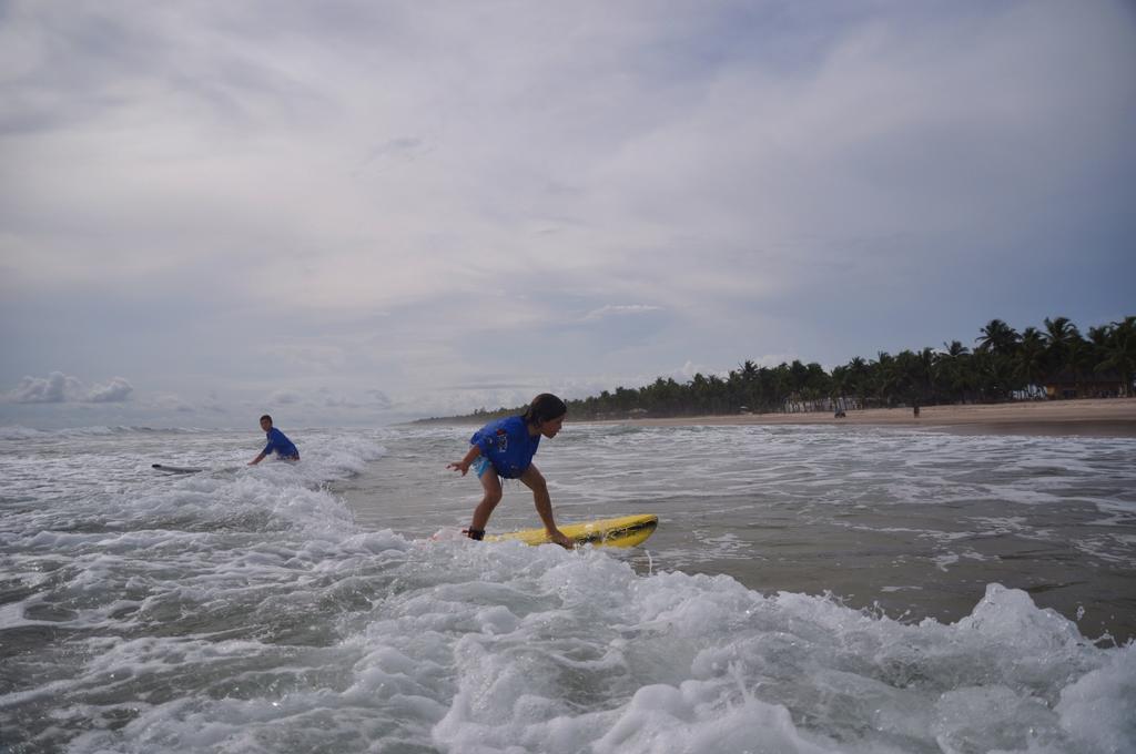 Kame Surf Camp Hotell Assinie Eksteriør bilde