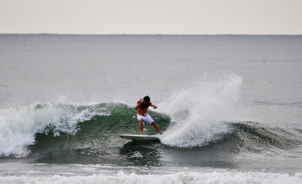 Kame Surf Camp Hotell Assinie Eksteriør bilde