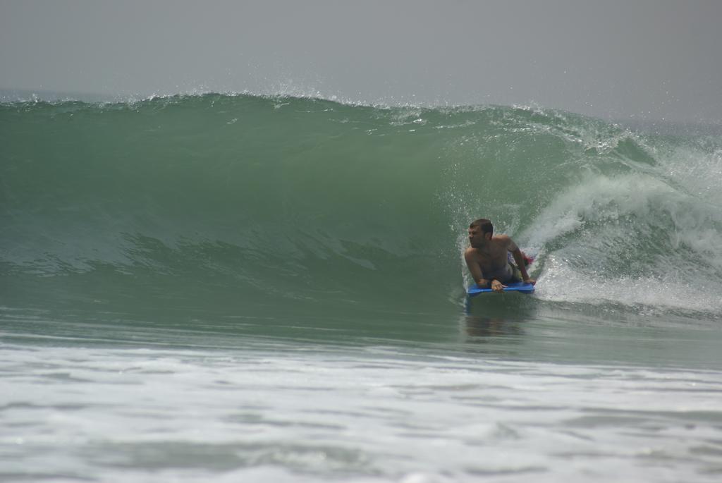 Kame Surf Camp Hotell Assinie Eksteriør bilde